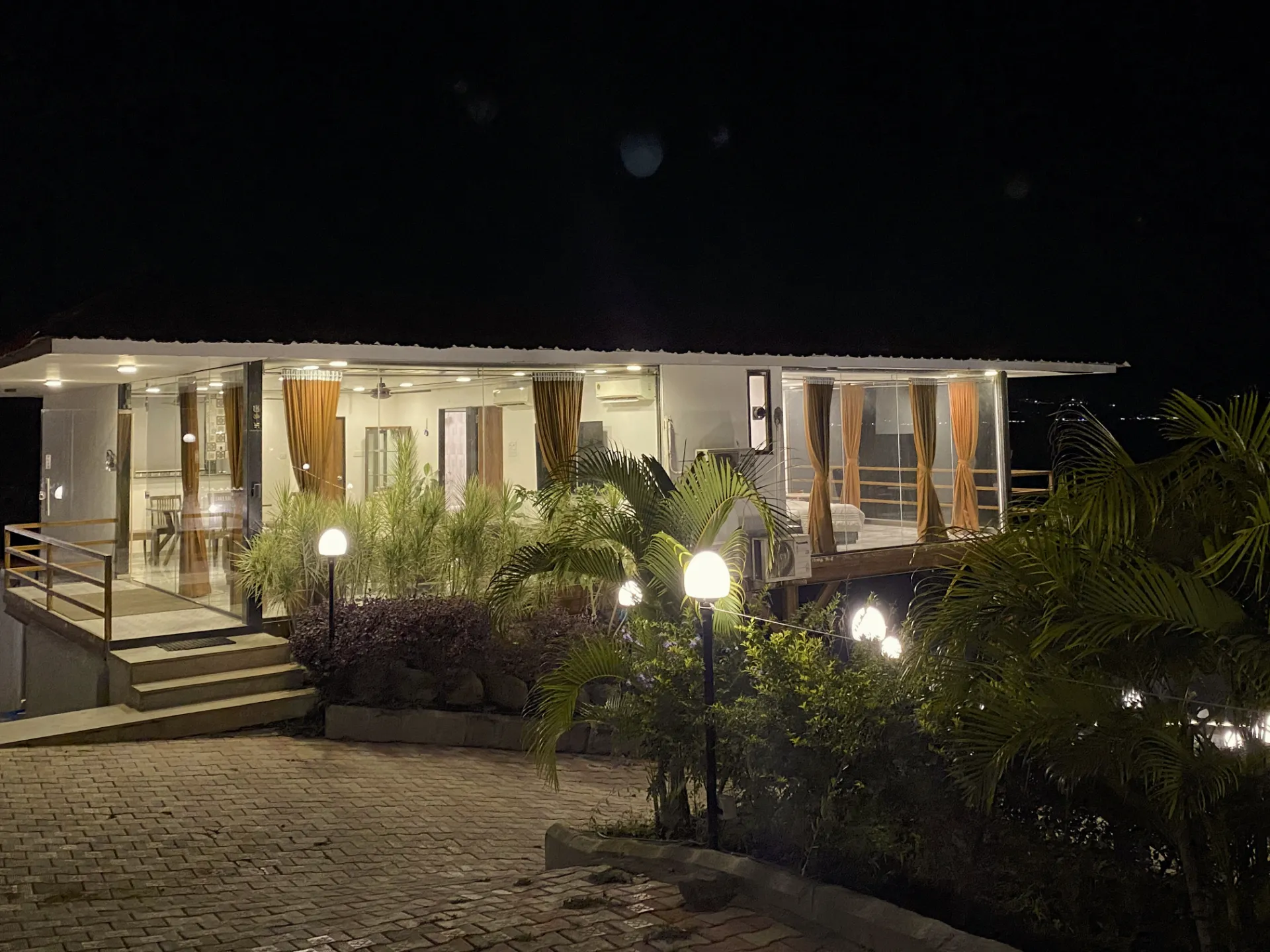 Glass House (Kalani Farms)